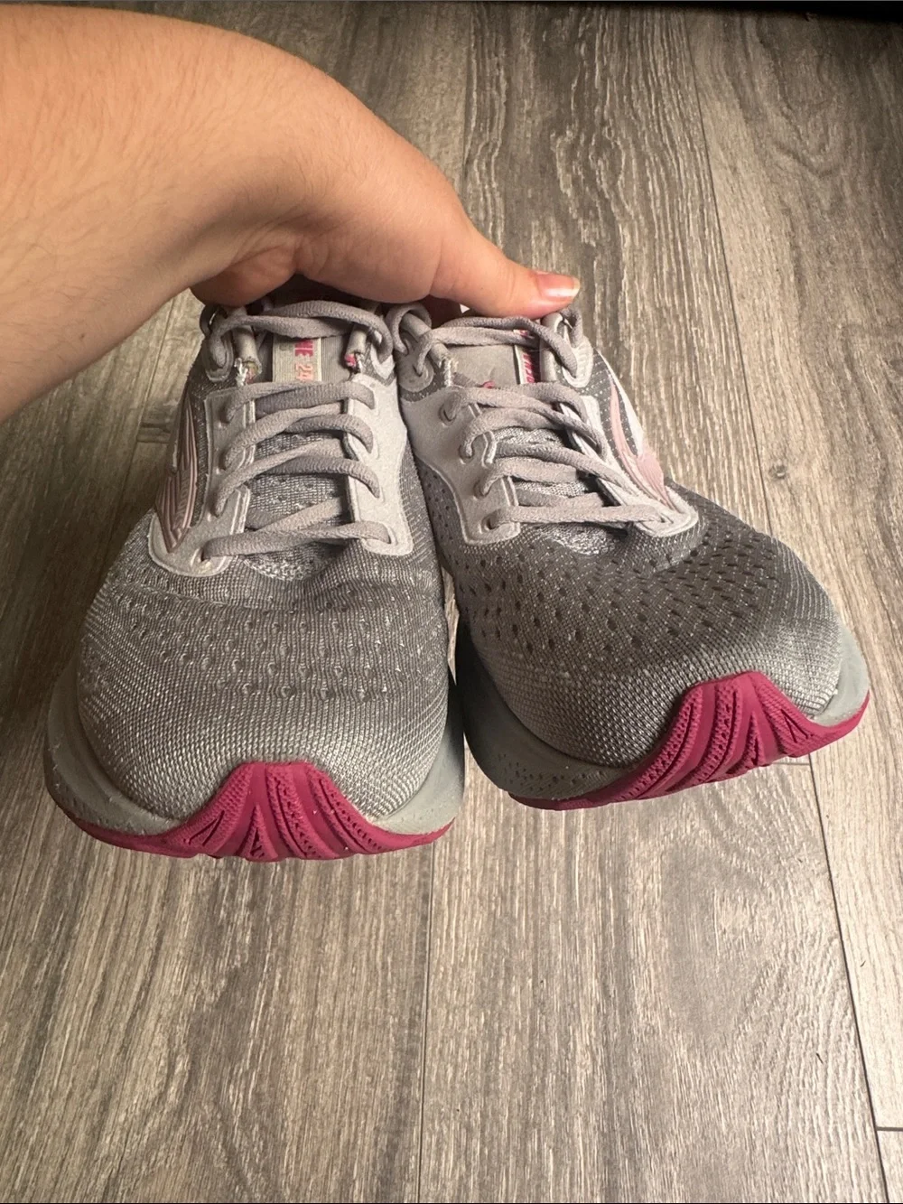 Brooks Adrenaline 24 GTS Women's Light Gray Running Shoes with Pink Accents